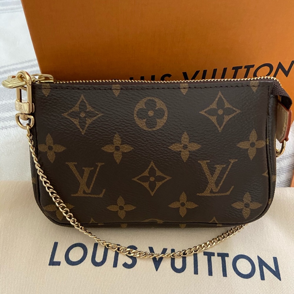LV Mini Pochette Accessoires